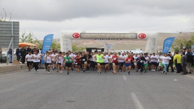 KURTULUŞ YARI MARATONU RENKLİ GÖRÜNTÜLERE SAHNE OLDU