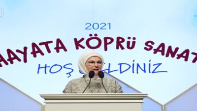 Emine Erdoğan, devlet korumasındaki çocukların hazırladığı tiyatro gösterisini izledi