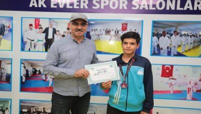 BAŞKAN KUŞ, ŞAMPİYON SPORCUYU ÖDÜLLENDİRDİ