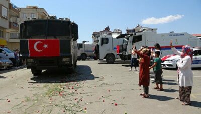 Mücadelede Büyük Görev Yapan TOMA’lar Çiçekler ve Alkışlarla Uğurlandı