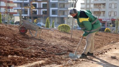 KARAKÖPRÜ’DE YEŞİL ALAN DÜZENLEME ÇALIŞMALARI SÜRÜYOR