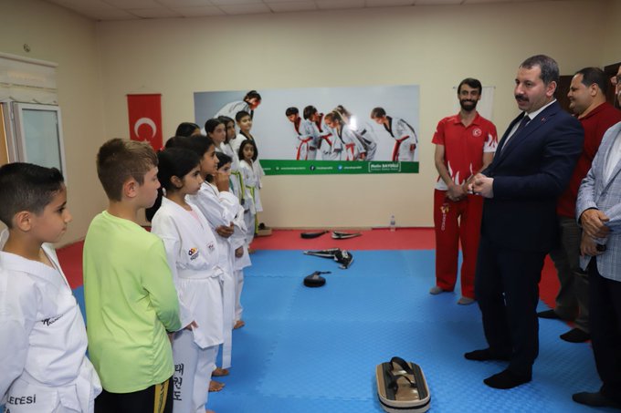 BAŞKAN BAYDİLLİ’DEN GELECEĞİN SPORCULARINA ZİYARET