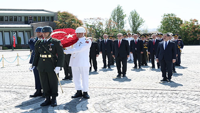 Cumhurbaşkanı Erdoğan, Devlet Mezarlığı’nı ziyaret etti