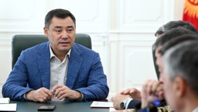 Президент Садыр Жапаров Баткен облусундагы кырдаал боюнча жумушчу кеңешме өткөрдү