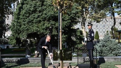 Zirvə Görüşündə iştirak edən dövlət və hökumət başçıları Səmərqəndin “Registan” meydanında ağac əkiblər