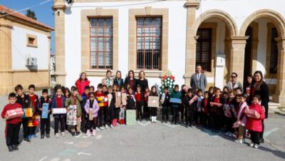 “Yeni Yıl Dilek Ağacı Projesi”, Alayköy İlkokulu’ndaki öğrencilerle buluştu. Cumhurbaşkanı Ersin Tatar’ın eşi Sibel Tatar, etkinlikteki konuşmasında vurguladı