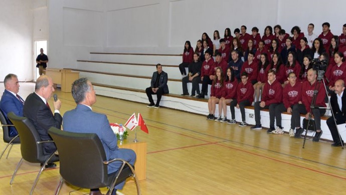 Cumhurbaşkanı Ersin Tatar, Bülent Ecevit Anadolu Lisesi ve Lefkoşa Türk Maarif Koleji öğrencileri ile bir araya geldi.