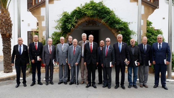 Cumhurbaşkanı Ersin Tatar, Kıbrıs TMT Mücahitler Derneği başkan ve yönetim kurulu üyelerini kabul etti