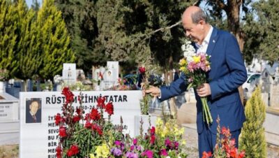 Cumhurbaşkanı Ersin Tatar, anne, baba ve aile büyüklerinin mezarını ziyaret etti