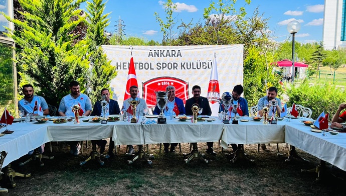 ANKARA HENTBOL SPOR KULÜBÜ YÖNETİM KURULU BAŞKANI AZİZ KIZILCA BAŞKANLIĞINDA İMZA TÖRENİ YAPILDI