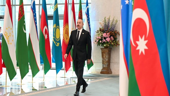 İlham Əliyev Daşkənddəki Konqres Mərkəzinə gəlib