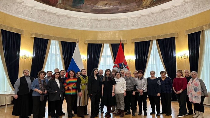 «Единая Россия» организовала экскурсию в Мосгордуму для волонтёров СВО