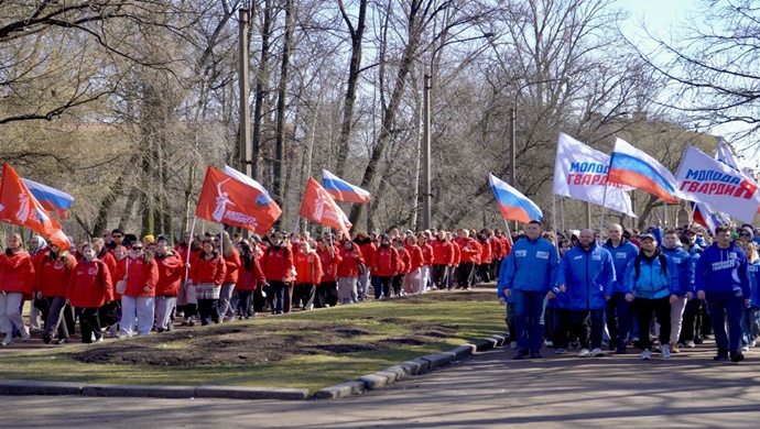 «Молодая Гвардия» и «Волонтёрская Рота» организовали в Санкт-Петербурге массовую зарядку в честь Дня космонавтики